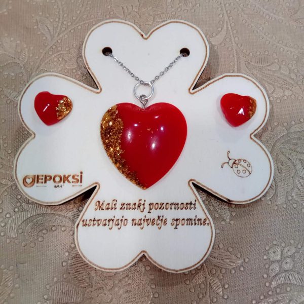 Komplet z obeskom z verižico in uhanim v obliki srca – popolno darilo✨💖